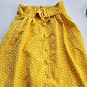 Yellow polka-dot pleated skirt